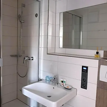 Gaestehaus Zur Sonne Alojamento de Acomodação e Pequeno-almoço Bad Wimpfen