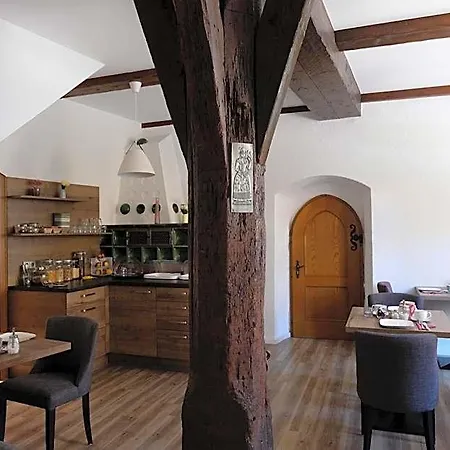 Gaestehaus Zur Sonne Alojamento de Acomodação e Pequeno-almoço Bad Wimpfen