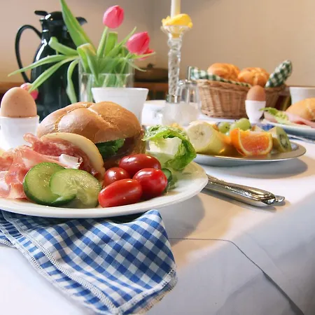 Gaestehaus Zur Sonne באד ווימפן